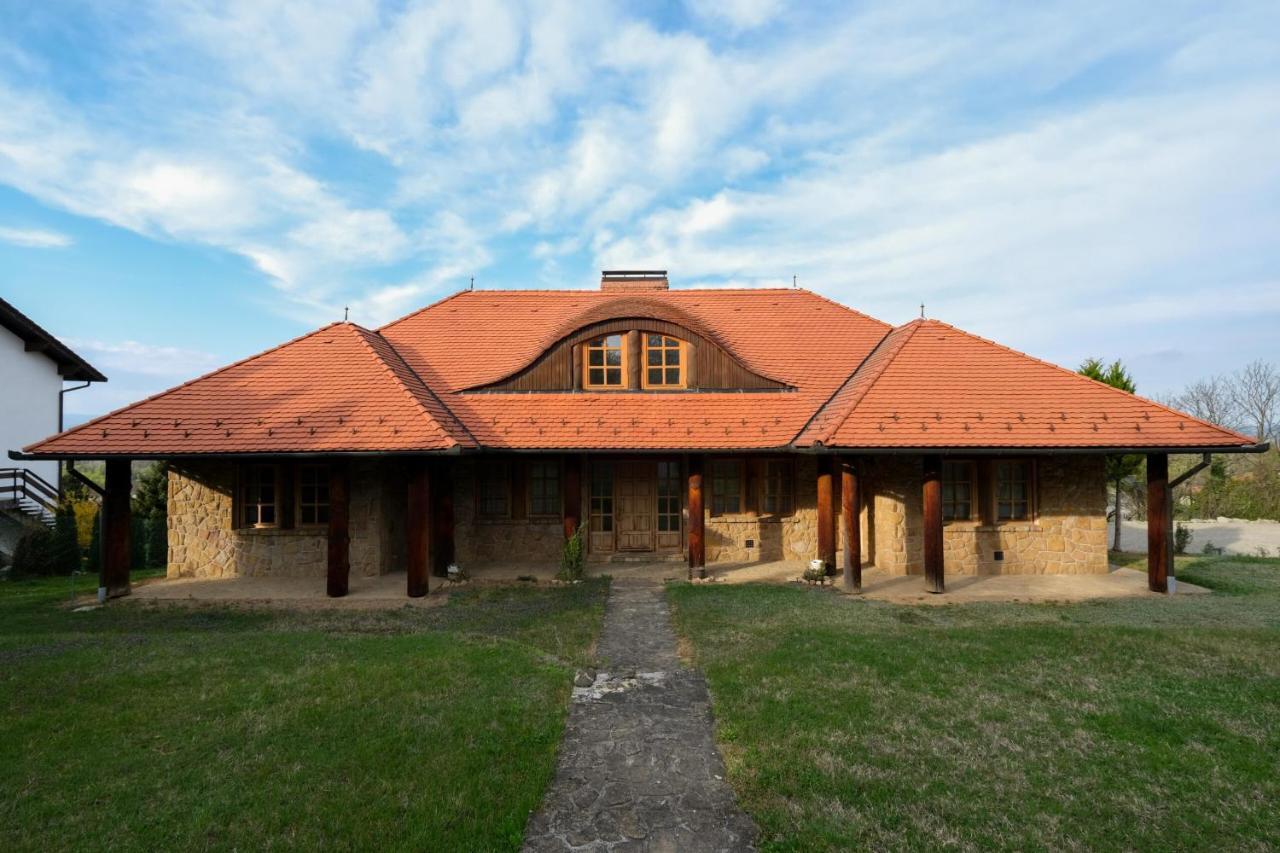 Donauresidenz Apartment Dunabogdany ภายนอก รูปภาพ